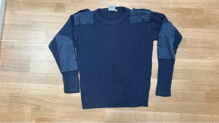 Pullover dunkelblau mit Ellbogenpatches Grösse XL