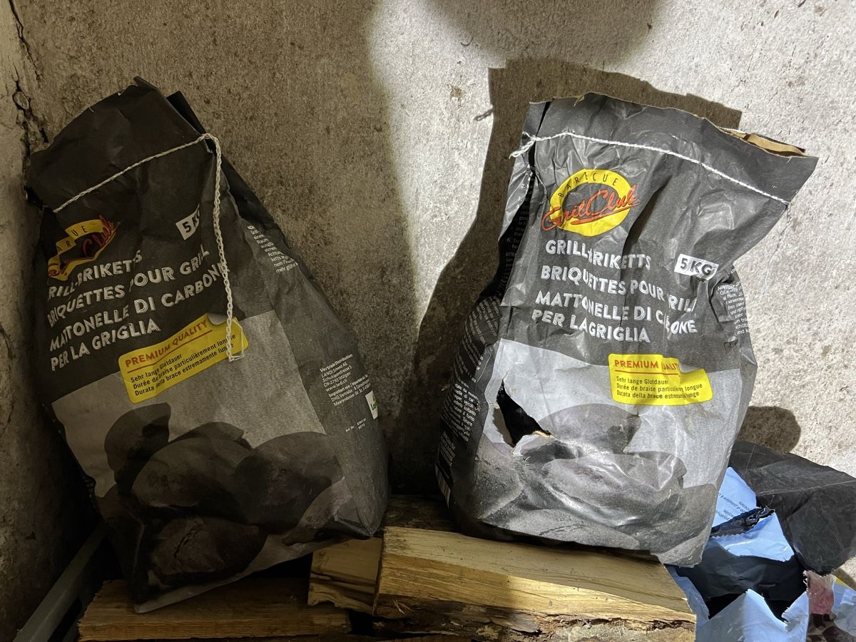 Articoli in legno: Grillkohlebrikets Premium 10Kg – Usato da Huttwil venduto da luk_9tdh