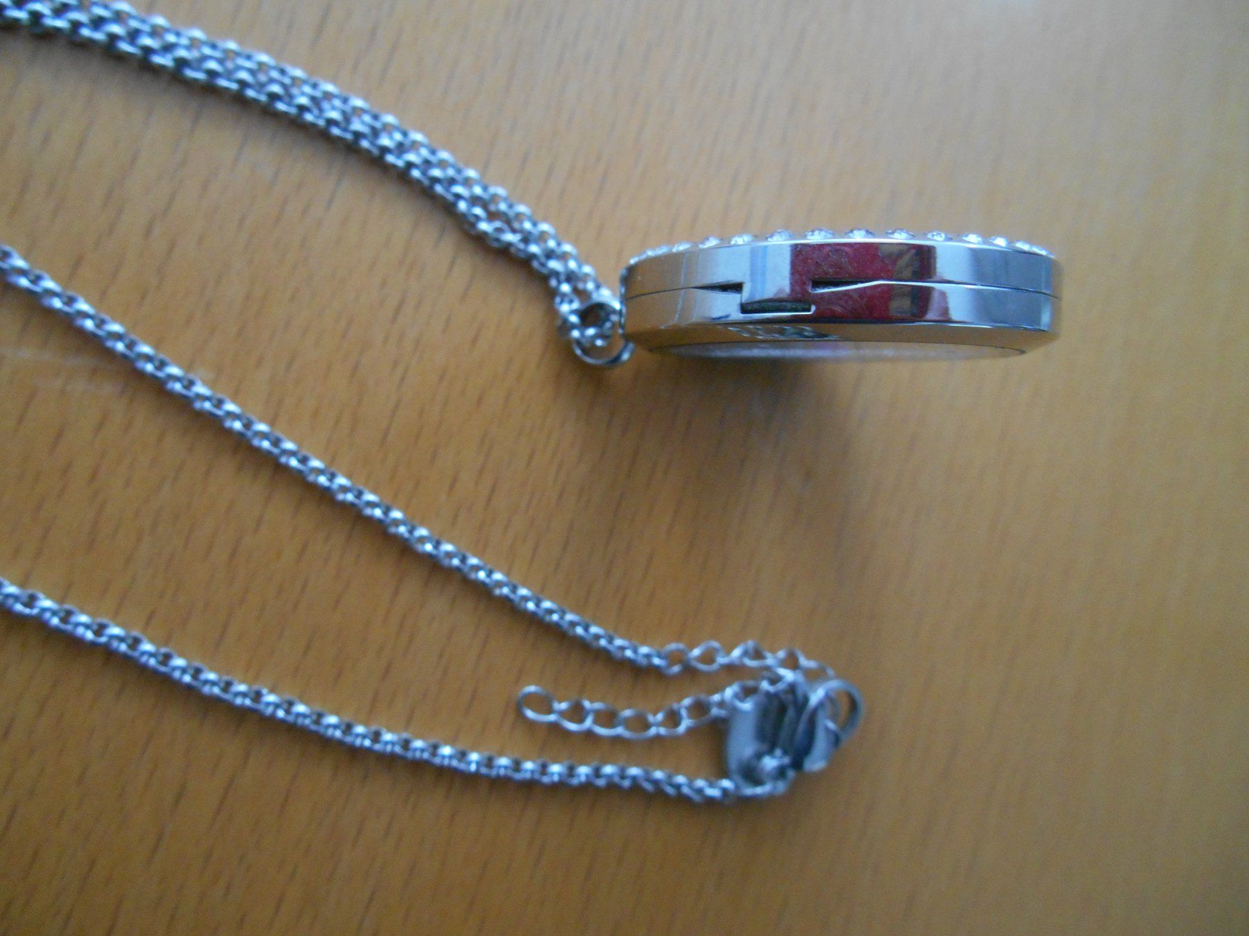 Catenine: Kette mit Medaillon – Nuovo (secondo la descrizione) da Nussbaumen AG venduto da MollyBI-20 2