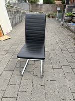4 Stühle - Bezug muss neu gemacht werden