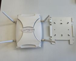 HP MSM422 Access Point mit 4 Antennen & Montageplatte J9359A