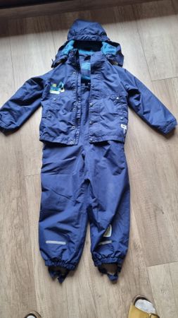 Winter-Anzug Zweiteiler blau mit Baggermotiv Grösse 110/116