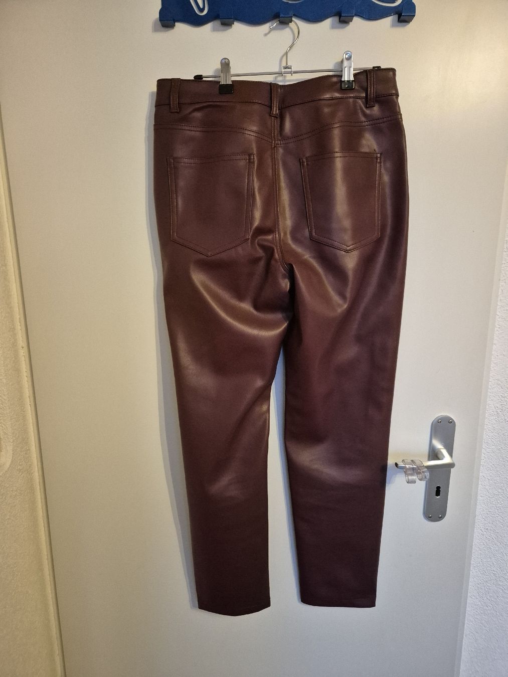 Pantalons: Kunstlederhose 38 – D'occasion à Würenlingen par kuh33 1