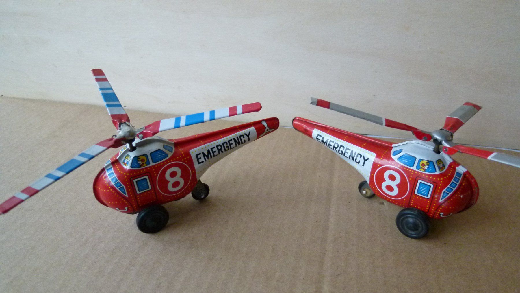 Modellini d'auto: ab 5.--  !! Blech -  2 Helikopter a ca 11,5cm mit Rotoren – Usato da Reiden venduto da alpina2