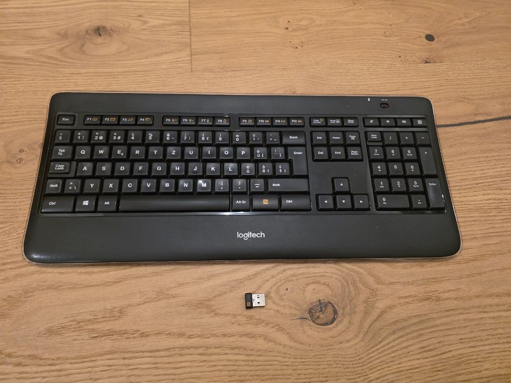 Logitech K800 Wireless Illuminated Keyboard (Defekt) in Remetschwil für ...