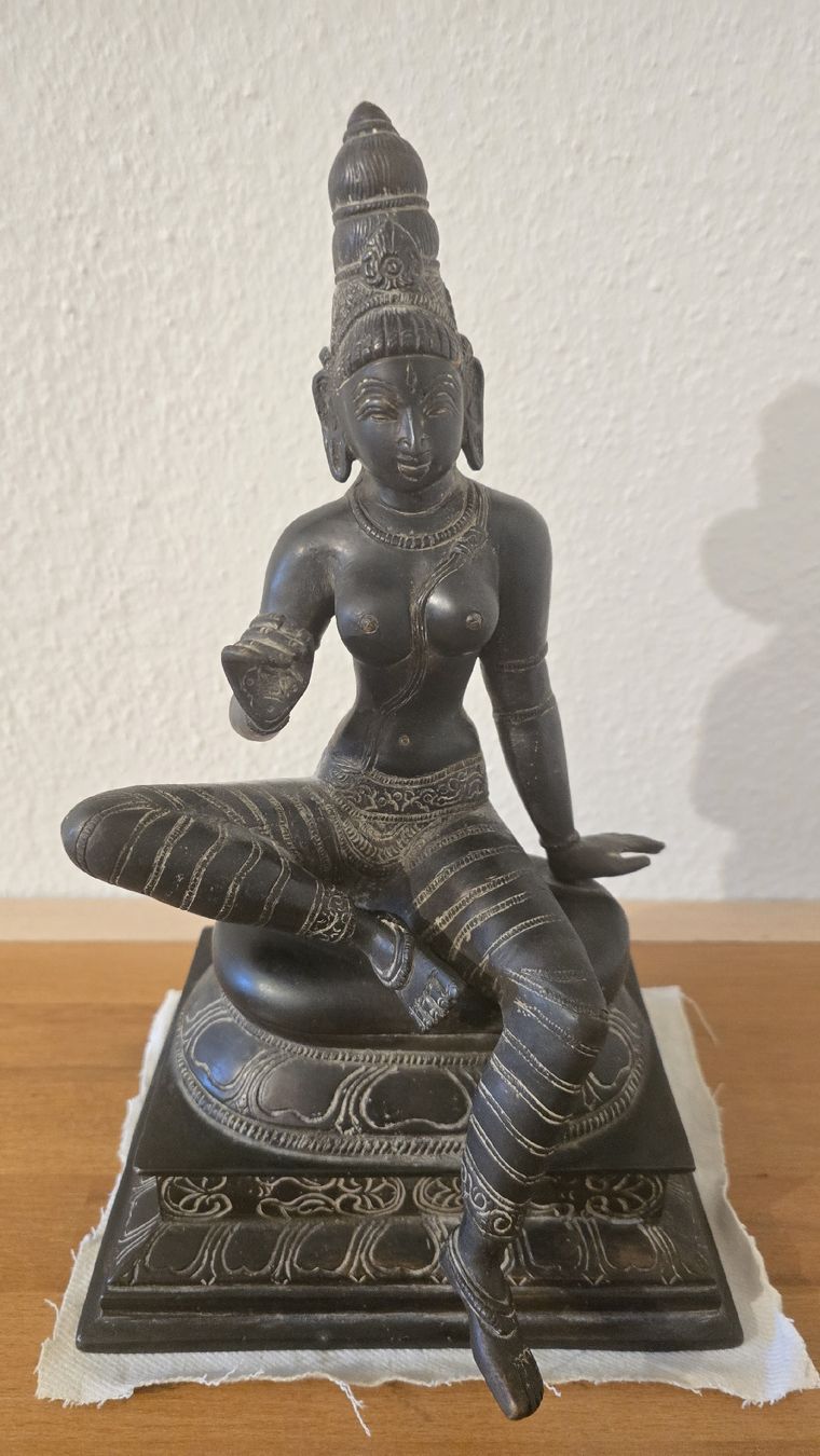 Sculture & Statue: Bronzestatue Devi Uma (Parvati) 33 cm hoch – Usato da Zürich venduto da rolf290