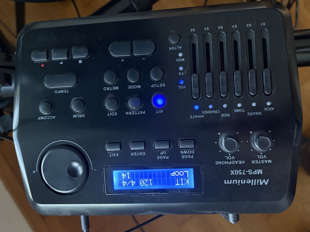 Strumenti musicali: Millenium MPS-750X drumset, throne included – Nuovo (secondo la descrizione) da Wetzikon ZH venduto da wuc_rcz2 1
