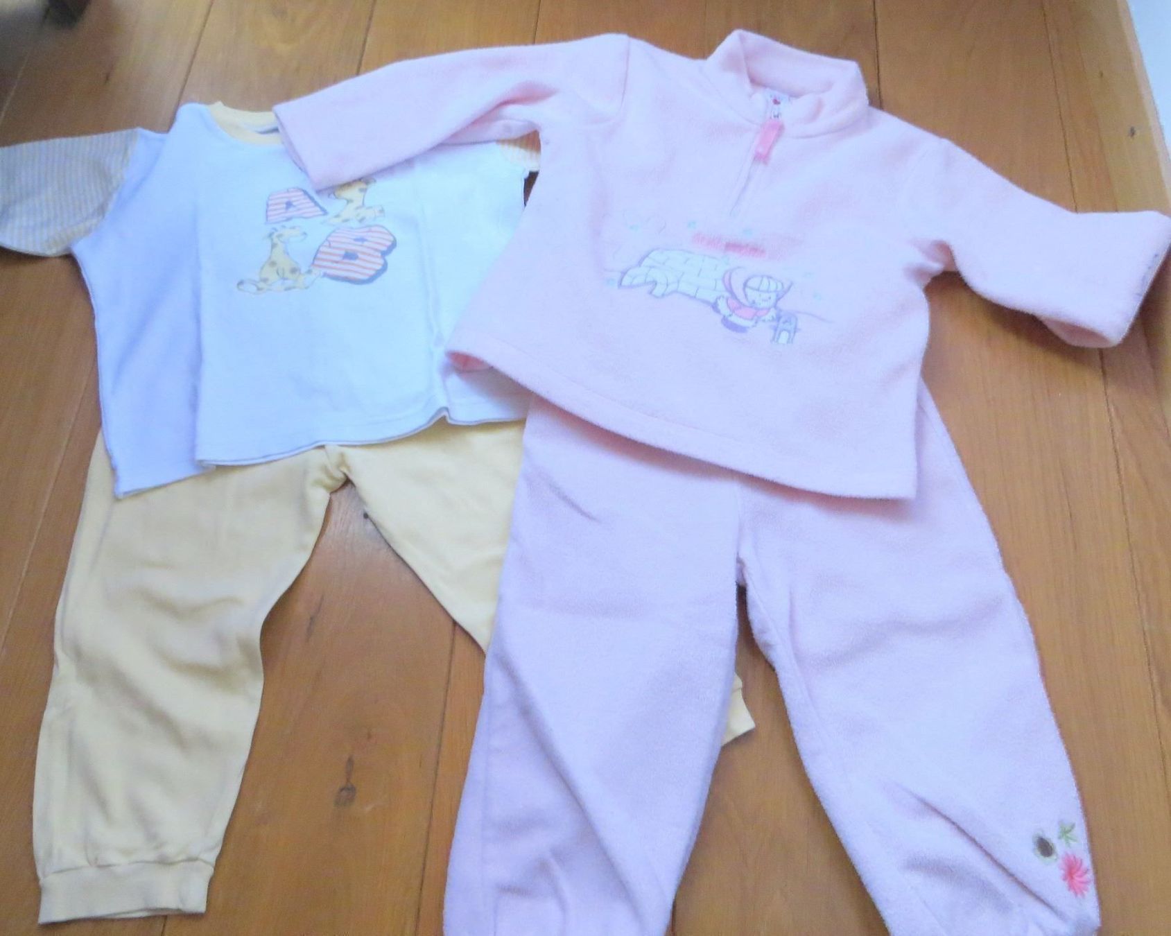 Pigiama & Simili: 2 pyjamas 92 – Usato da Athenaz (Avusy) venduto da Kurtzuegg