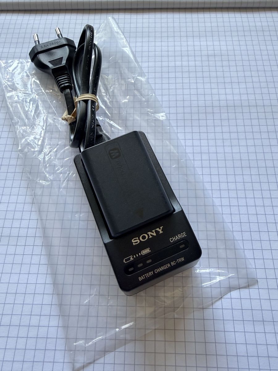 Sony Batterie: Sony Akku NP-FW50 mit Ladegerät  – Nuovo (secondo la descrizione) da Zürich venduto da d-ron