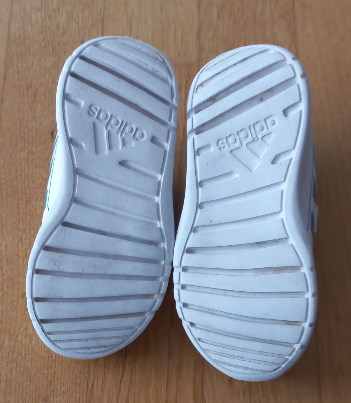 Schuhe für Jungen: Adidas Kinderschuh Grösse 26 – Gebraucht aus Thayngen von andielsener 1