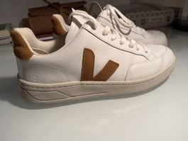 Veja V12, White Camel, Gr 40