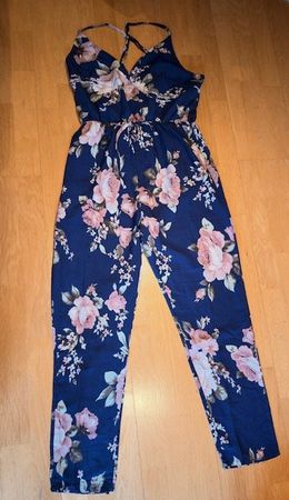 Jumpsuit Grösse 42 neuwertig