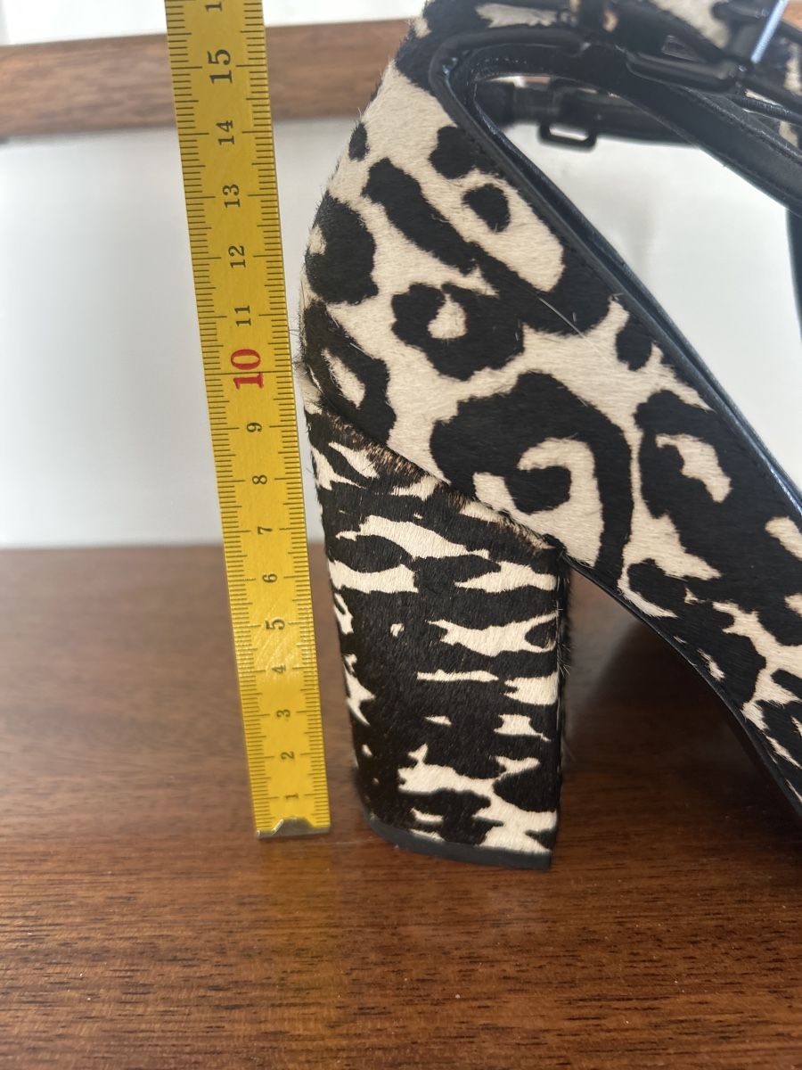 Calvin Klein Scarpe da donna: Escarpins Calvin Klein léopard – Nuovo (secondo la descrizione) da St-Aubin-Sauges venduto da vildfr 5