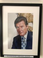 SIR ROGER MOORE ( JAMES BOND ) AUTOGRAMM IM RAHMEN