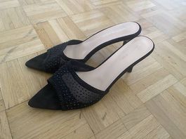 Schwarze Pumps mit Nieten | BEAUTIFUL SHOES