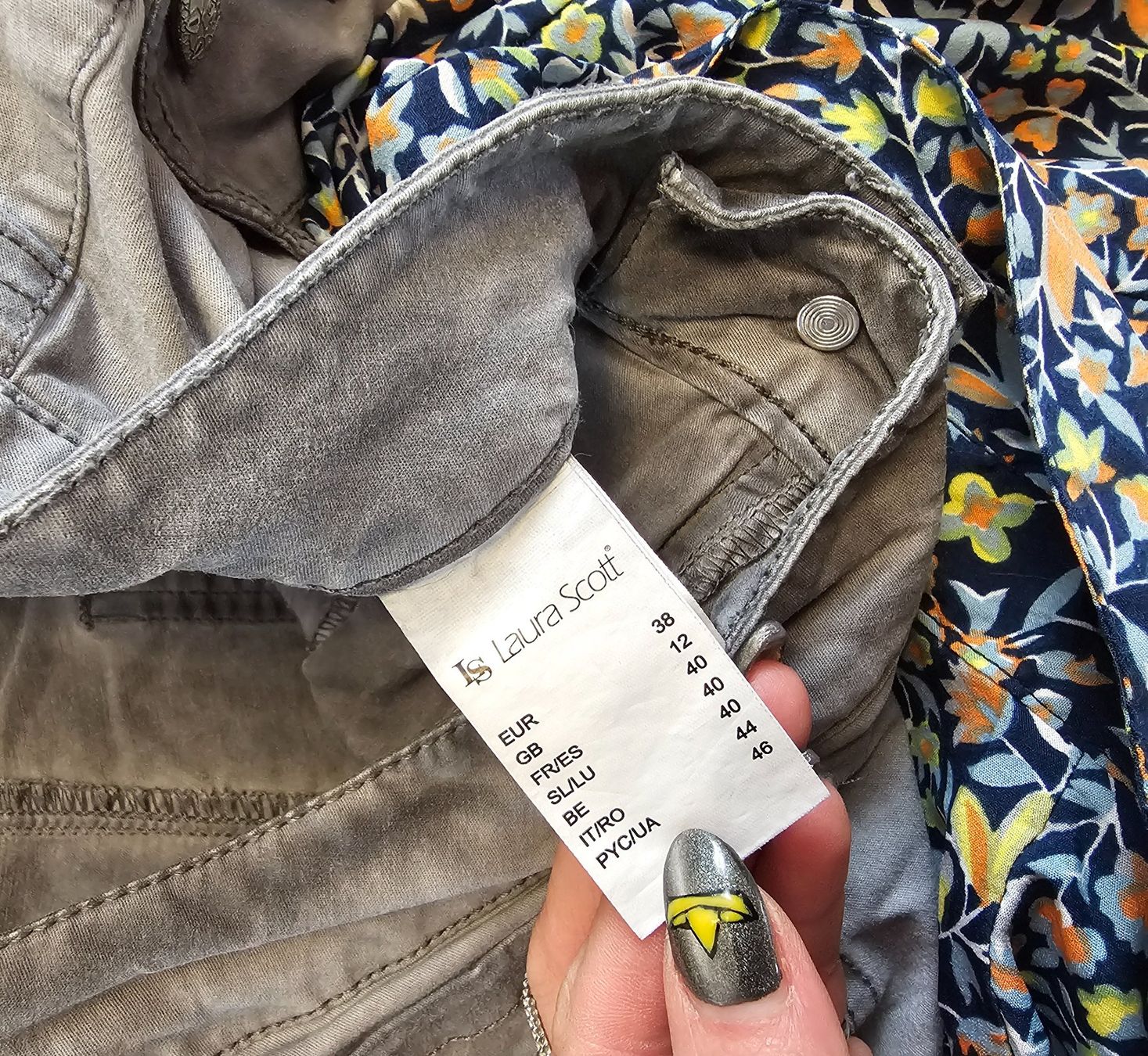 Kleiderpakete: Trendy Damenjeans mit Bluse Gr. M Atelier – Gebraucht aus Füllinsdorf von Sunnebliemli7 6