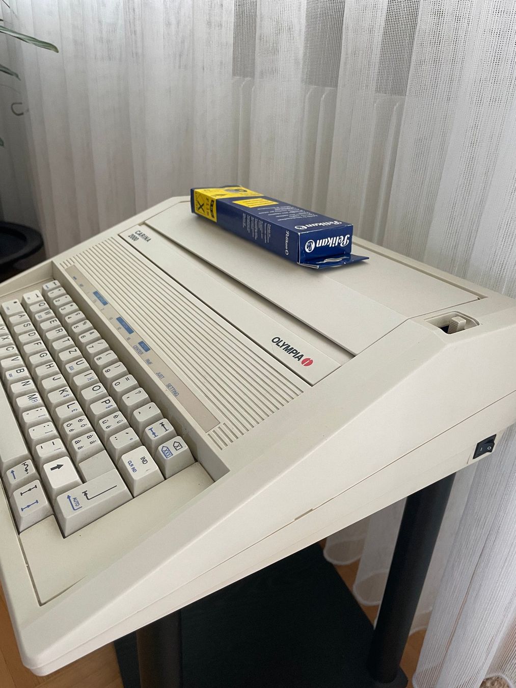 Machines à écrire: Schreibmaschine Olympia Carina 2000 – D'occasion à Münchenbuchsee par hamama18 1