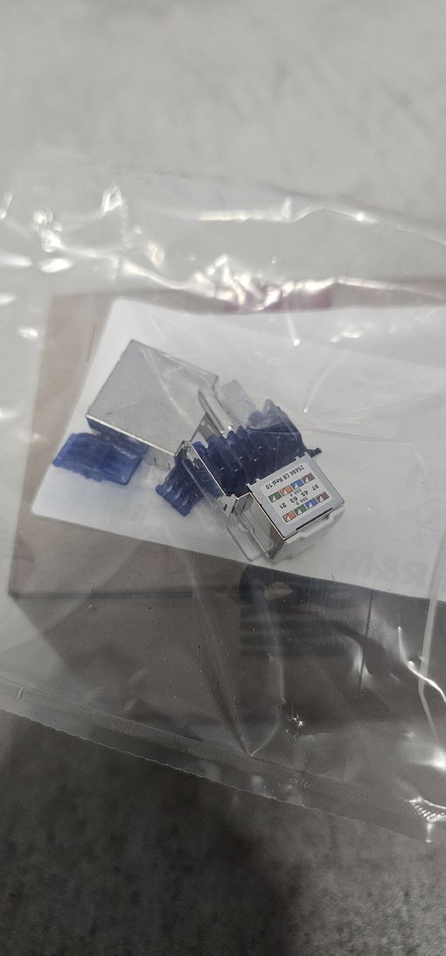 Componenti elettronici: R&M RJ45s C6 Modul NEU 4 Pack oder je Pack – Nuovo e nell'imballaggio originale da Unterengstringen venduto da SeniorT
