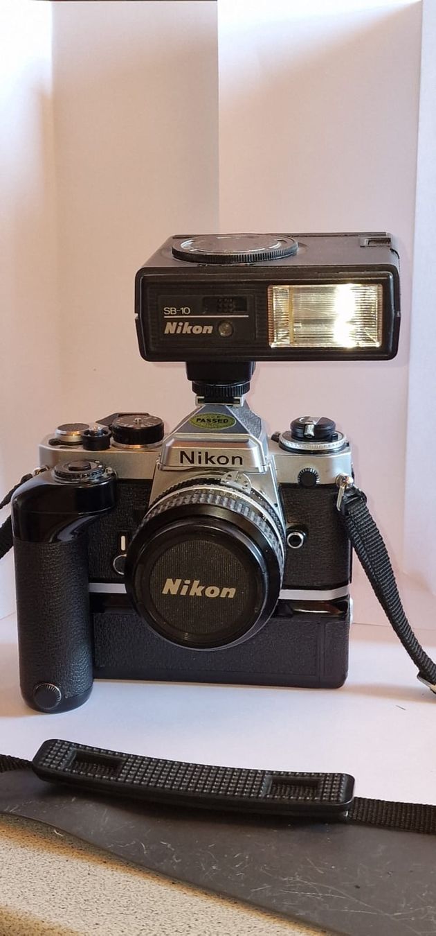 Nikon Appareil photo: Nikon mit Blitzgerät – Neuf (Voir description) à Triesenberg par feinerli