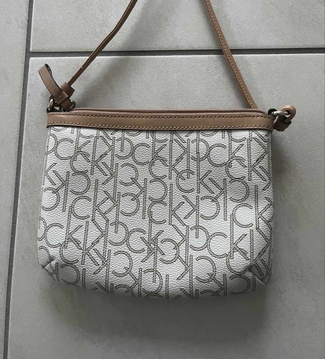 Calvin Klein Sacs femmes: Handtasche Calvin Klein – Neuf (Voir description) à Frauenfeld par ste_5h8b 1