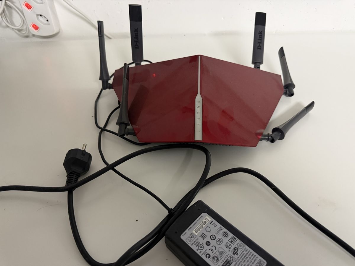 Dlink Modem & Router: D-Link DIR-890L AC3200 High Power WLAN Router – Usato da Bürglen TG venduto da Serathie