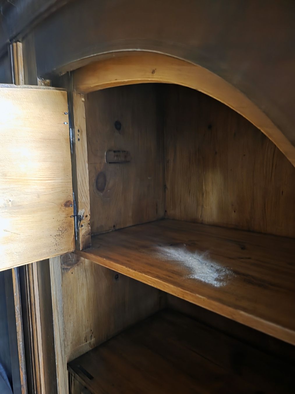 Armadi: antik armoire fribourgeoise sapin – Nuovo (secondo la descrizione) da Mittelhäusern venduto da mis_6kgm 6