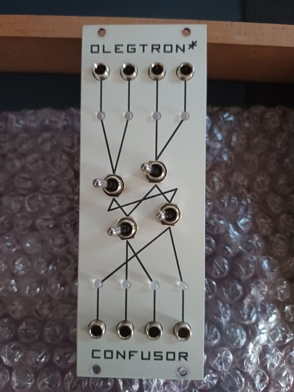 Strumenti musicali: Module OLEGTRON CONFUSOR V2 pour synthétiseur modulaire – Usato da Delémont venduto da 8rec