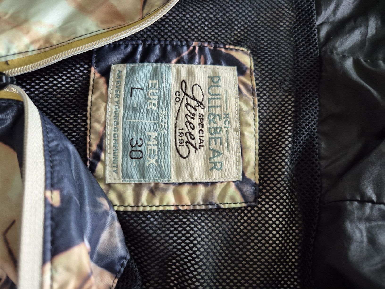 Pull&Bear Giacche: Pull&Bear Jacke mit Blätterprint, Grösse L – Usato da Bern venduto da miruslav 2