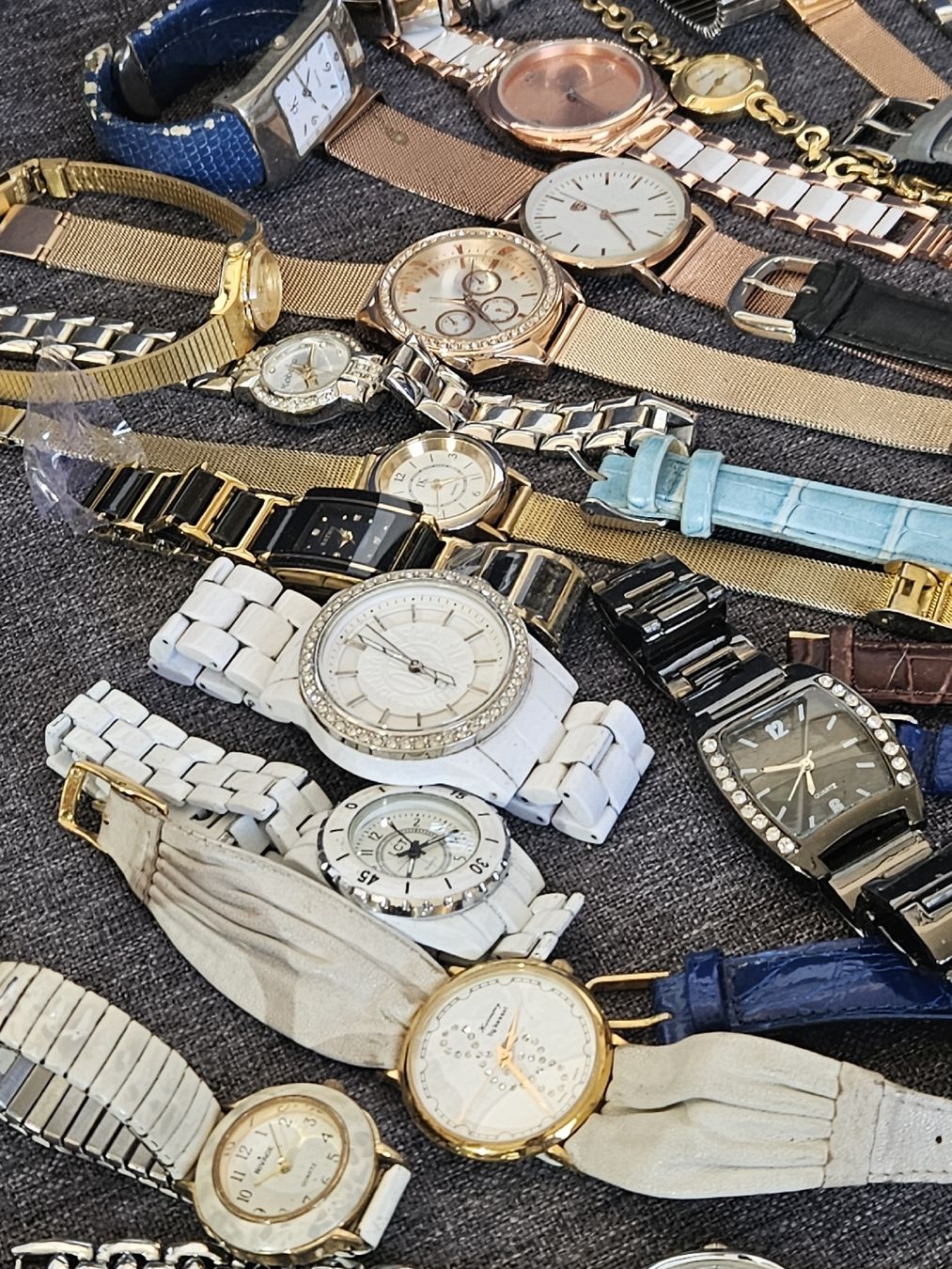 Orologi: Unkontrolliert Damenuhren lot Uber 100x – Usato da Flamatt venduto da pie_f9zm 1