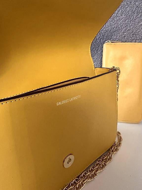 Borse da donna: Tasche mit Portemonnaie gelb Leder – Usato da Pieterlen venduto da Mirsi1 1