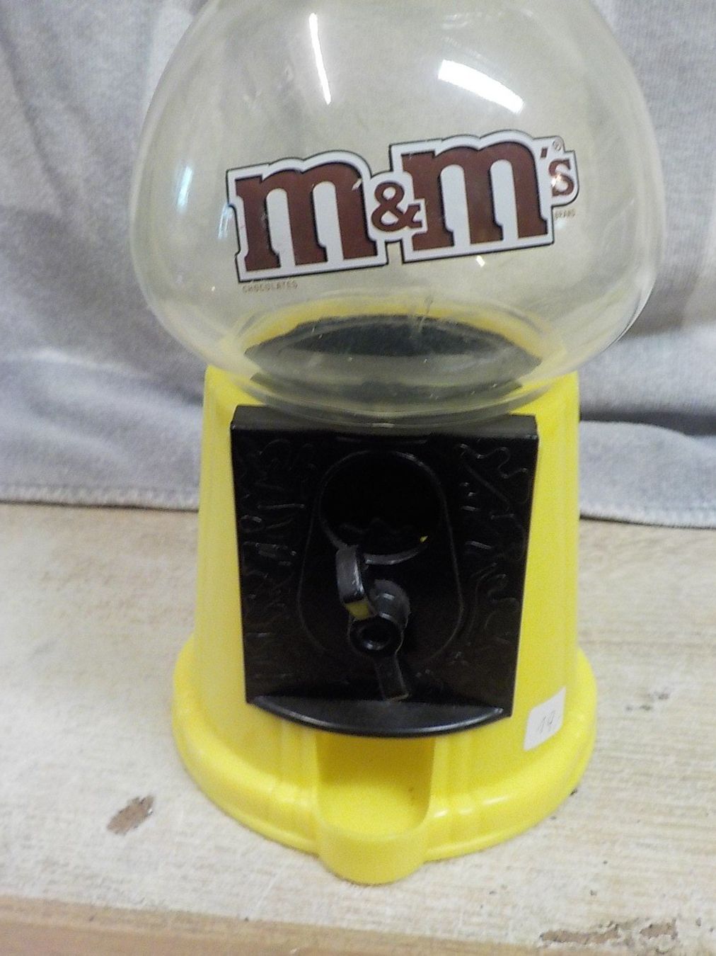 Statuette: M&M's Spender gelb, Sommer Edition, – Usato da Bülach venduto da Freieck 5