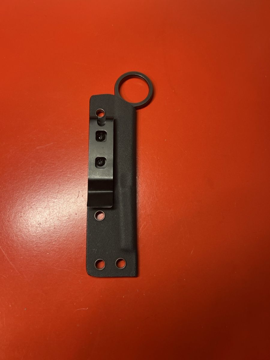 Couteaux militaires: Kleines Messer mit Scheide guter Zustand – D'occasion à Kriens par LittleButton84 1