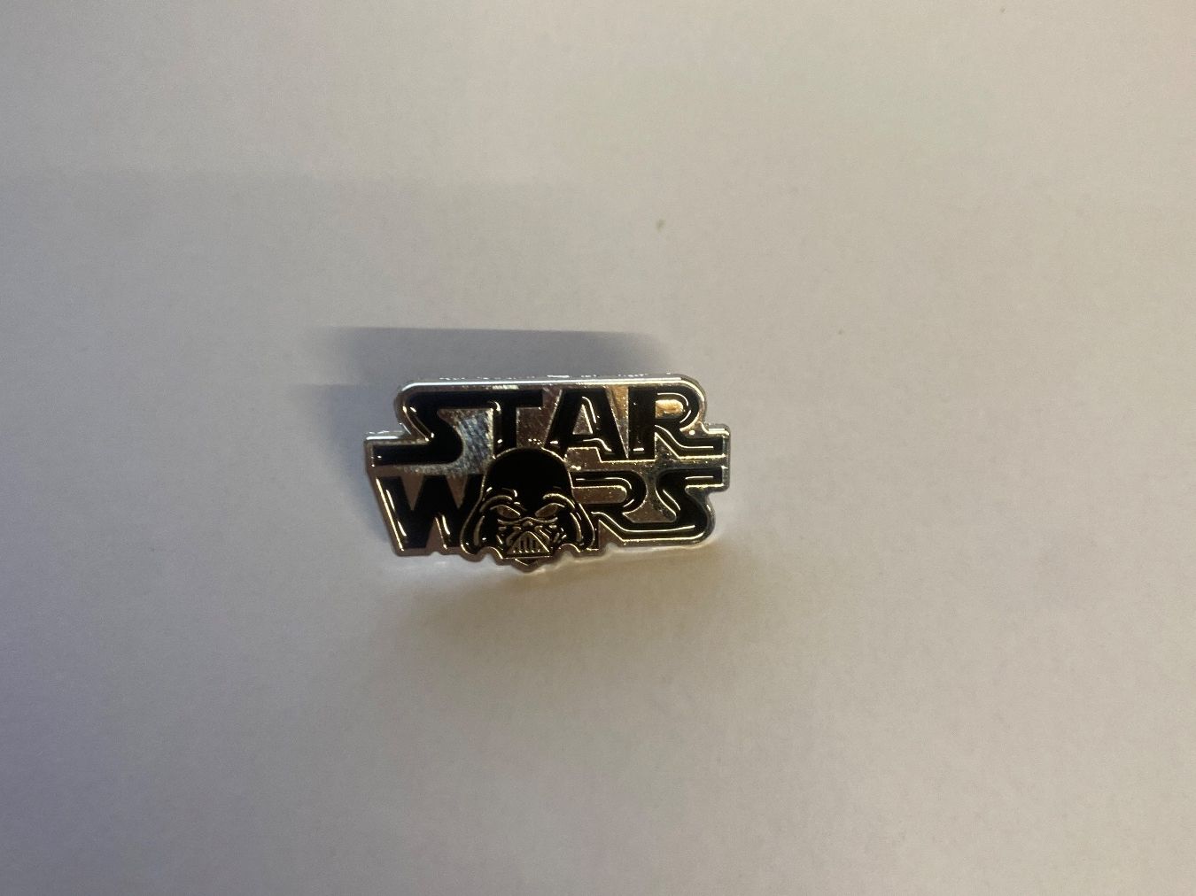 Plaketten & Abzeichen: Pin's Star Wars Dark Vador - Accessoire – Neu (gemäss Beschreibung) aus Le Brassus von cinema13