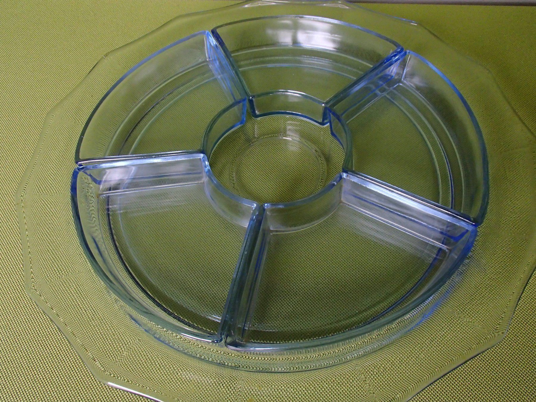 Piatti di portata: 6 teilige hellblaue Art Deco Glas Aperoplatte – Usato da Schöfflisdorf venduto da pullux 9