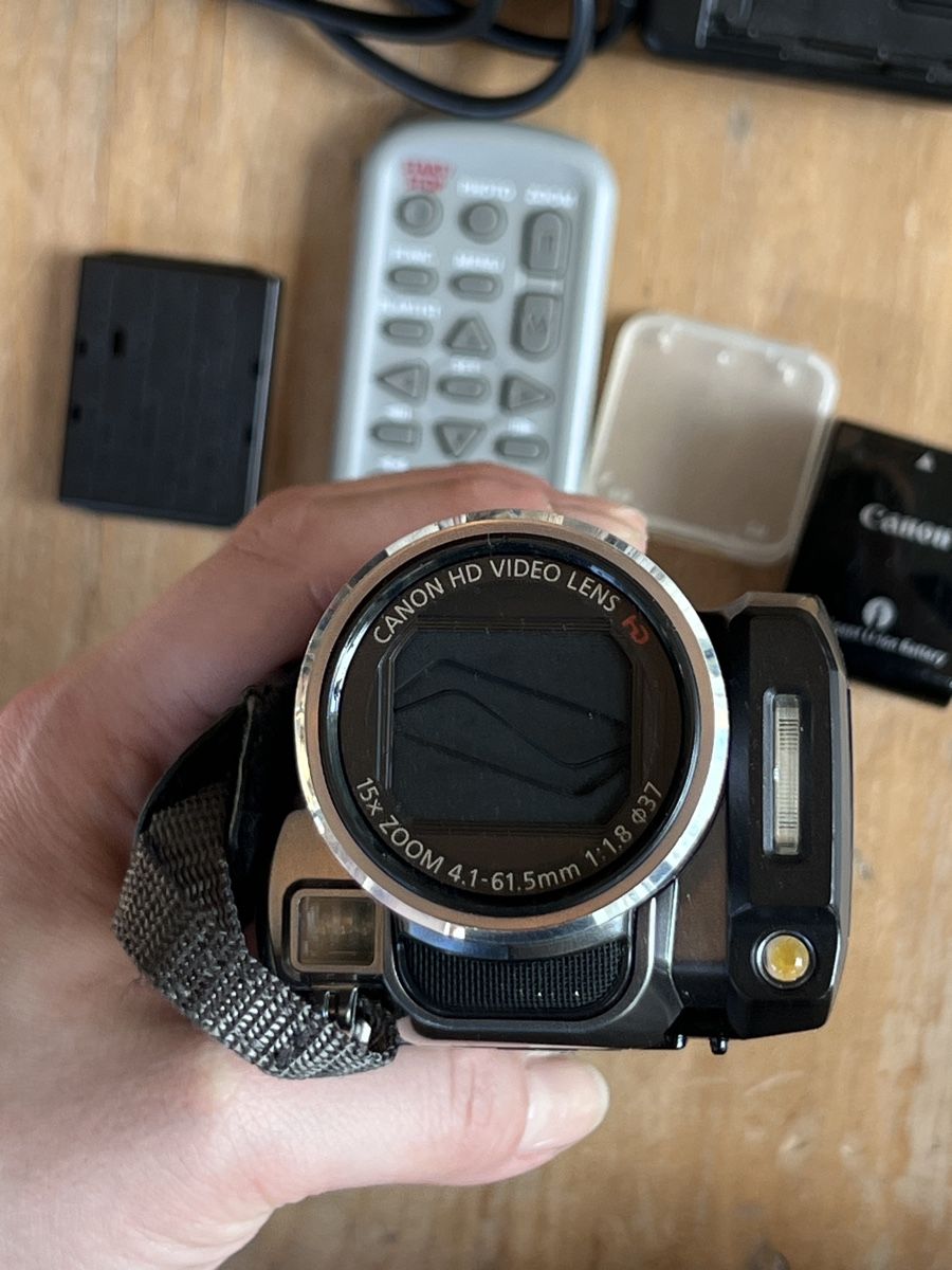 Canon Videocamere: Canon Legria HF200 – Usato da Sion venduto da Pastequejaune 8