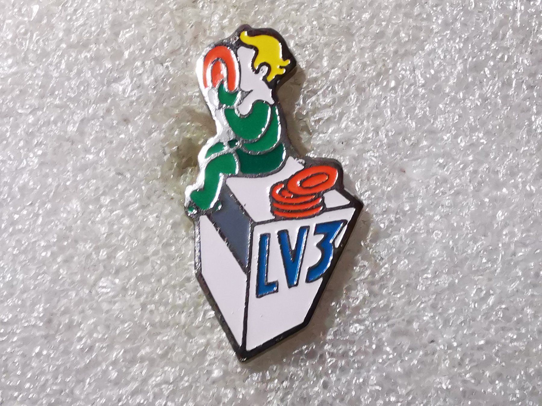 Placchette & Badge: Ansteckpin 55: LV3 – Usato da Oppligen venduto da Pin-Fall-Shop