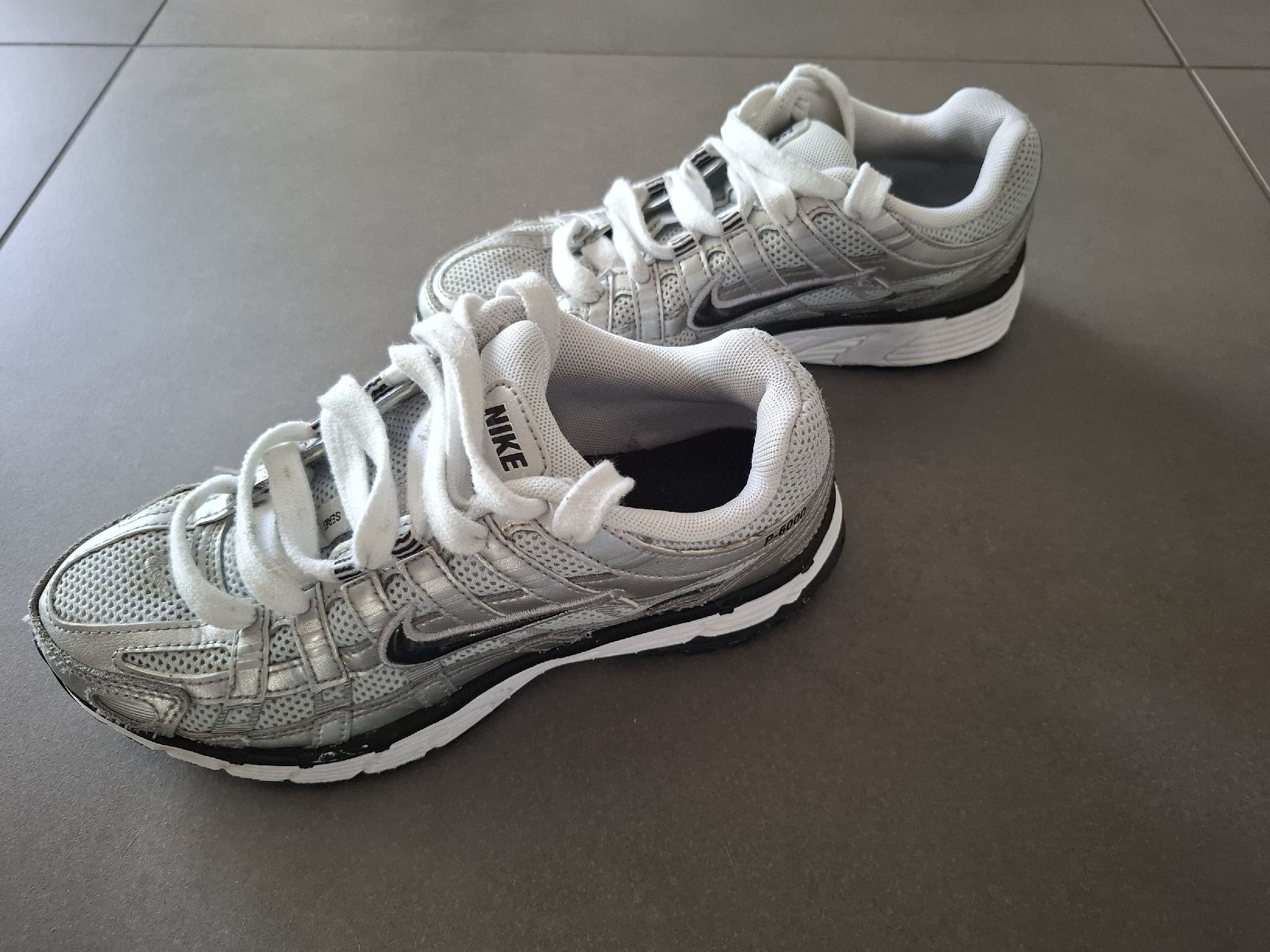 Nike Scarpe per ragazzi: Nike Sneaker P-6000 – Usato da Hunzenschwil venduto da sputnik26 1