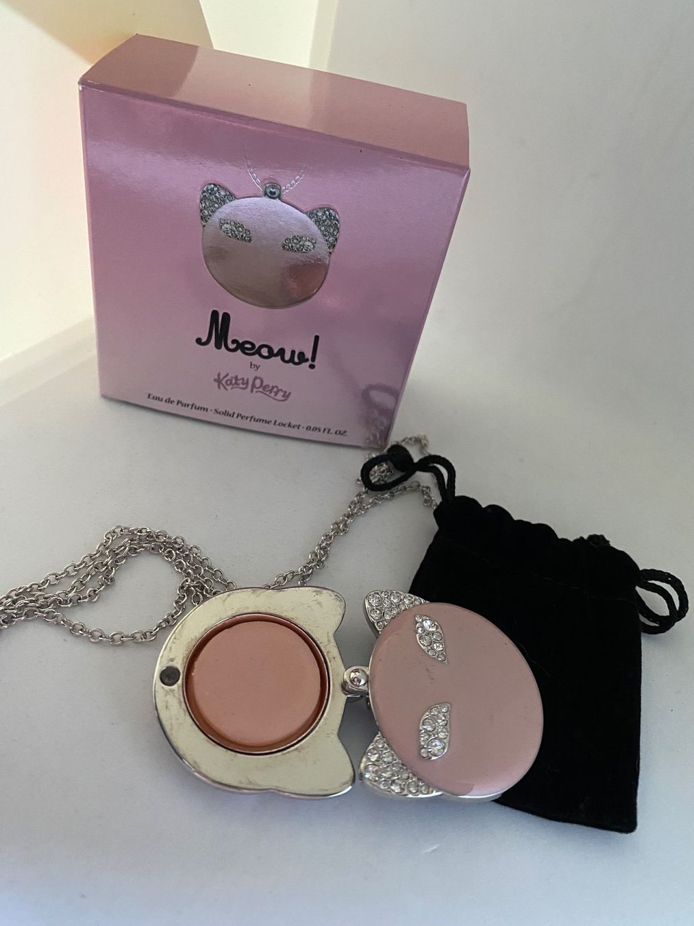 Catenine: Collier Katy Perry avec parfum solide – Nuovo e nell'imballaggio originale da Bouveret venduto da wes_7zll 1