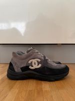 Chanel Tennis daim gris/noir, portées très peu, Taille 38