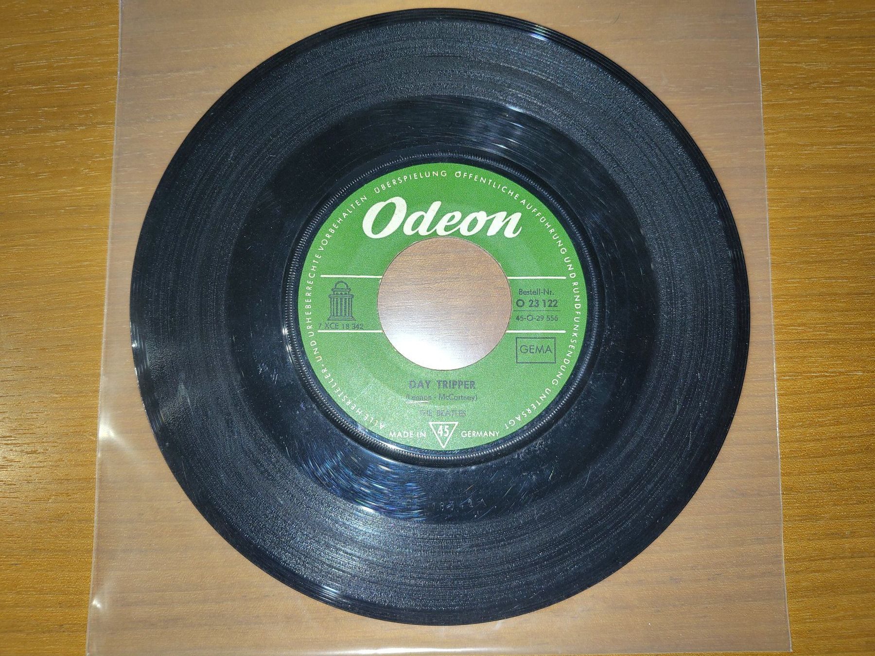 Dischi in vinile: VINYL SINGLE 7" BEATLES - DAY TRIPPER / WE CAN WORK IT OUT – Usato da Landquart venduto da Chrigi88 1