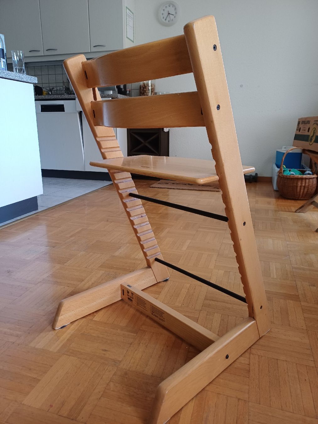 Stokke Stühle: Chaise pour enfant en bois – Defekt aus Nyon von Kyr_And 3