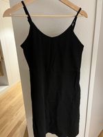 Kurzes schwarzes Kleid