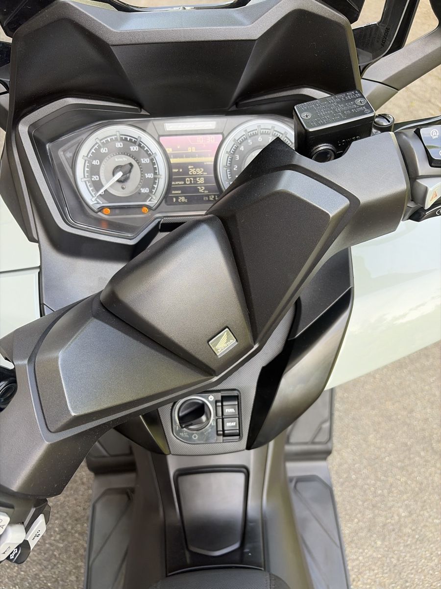 Honda Scooter: Honda NSS Forza 125 mit Topcase – Usato da Zürich venduto da mika81 9