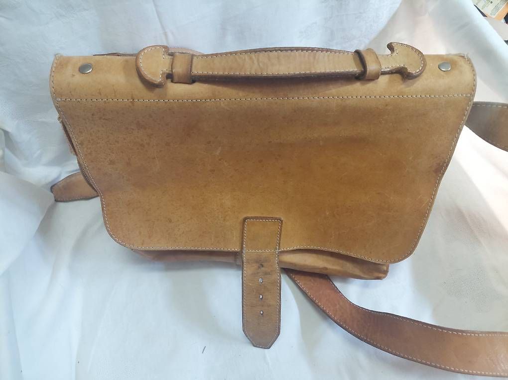 Borse: Leder Umhängetasche gebraucht und mit Charme – Usato da Cavigliano venduto da myoutdoor24 4