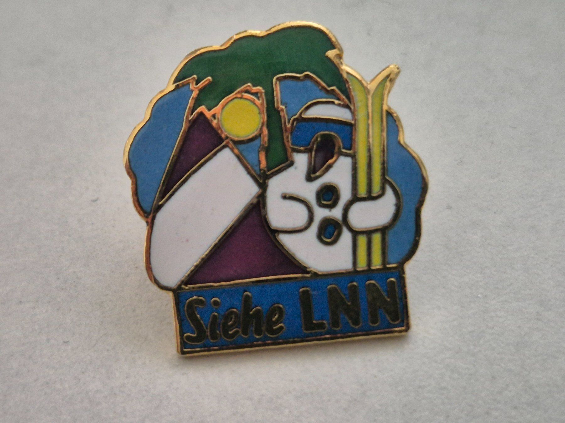 Swiss Placchette & Badge: Siehe LNN   -     Pin – Usato da Niederweningen venduto da Obson