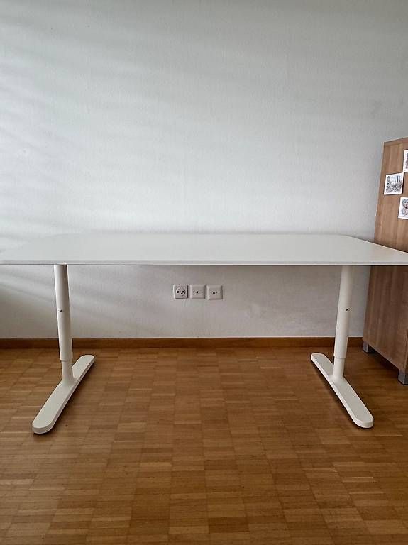 Scrivanie: BEKANT IKEA Tisch ink. Stuhl  – Usato da Zürich venduto da Chanaira 3