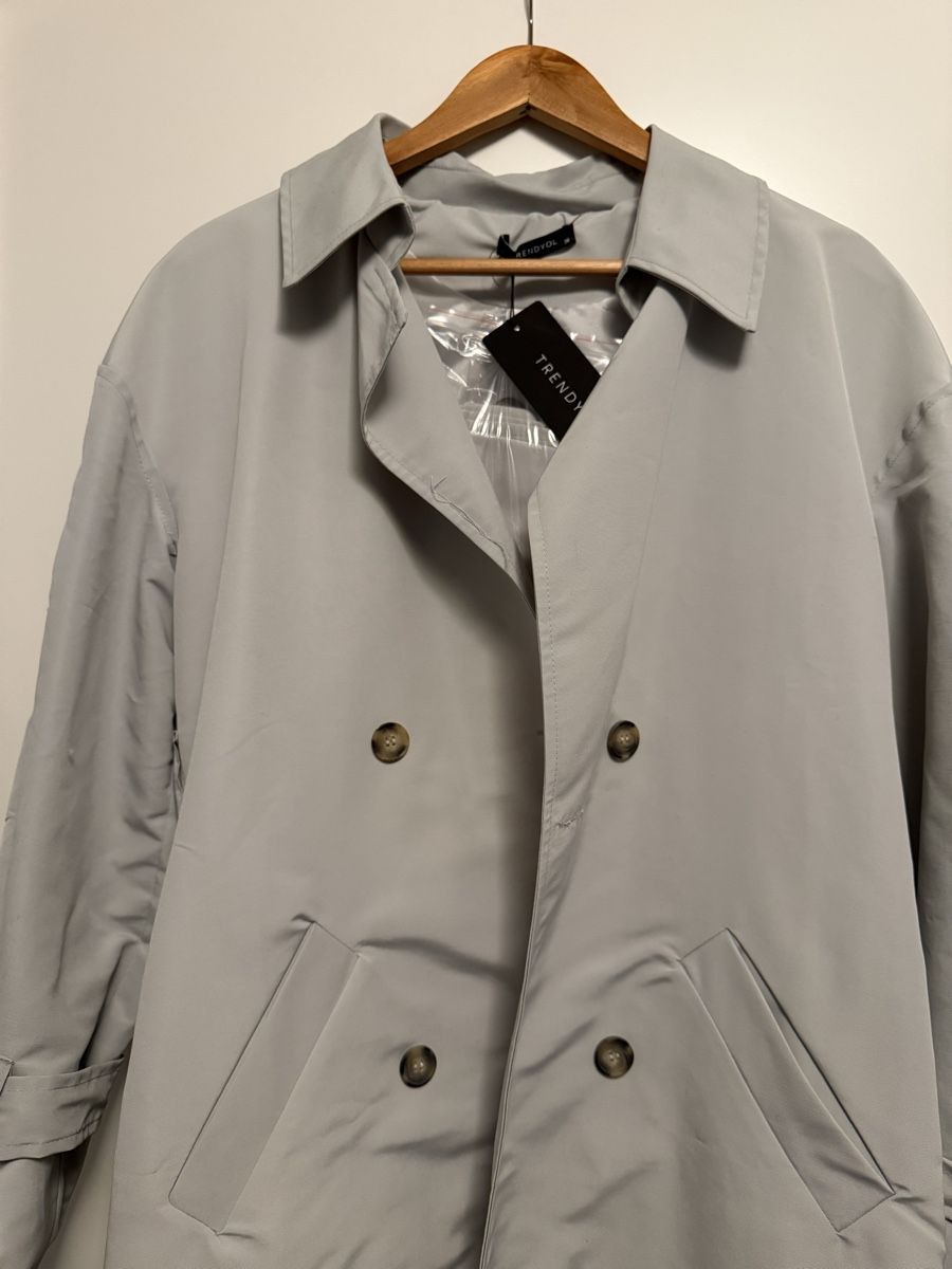 Cappotti: Grauer Trenchcoat – Nuovo (secondo la descrizione) da Gossau SG venduto da laura_dema 1