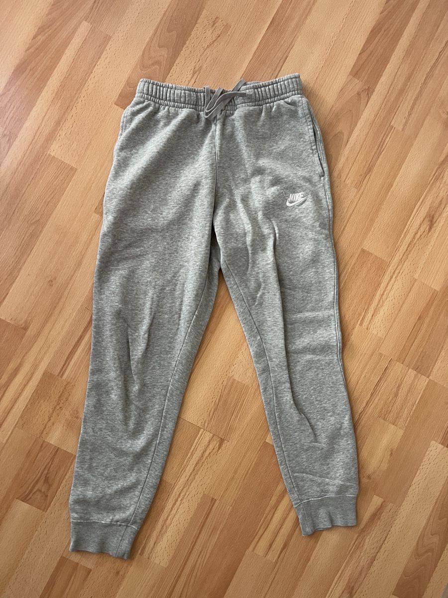 Nike Hosen: Graue Nike Jogginghose – Gebraucht aus Spiez von m.baets.