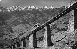 Niesenbahn (BE) – Blick ins Kandertal mit Blüemlisalpgruppe