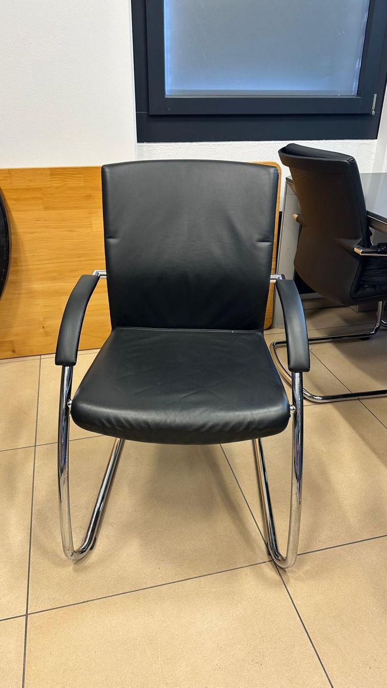 Girsberger Tische: Besprechungstisch inklusive Stühle – Gebraucht aus Luzern von Idem63 3